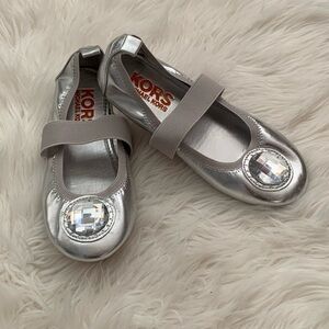 2024.Michael Kors flats